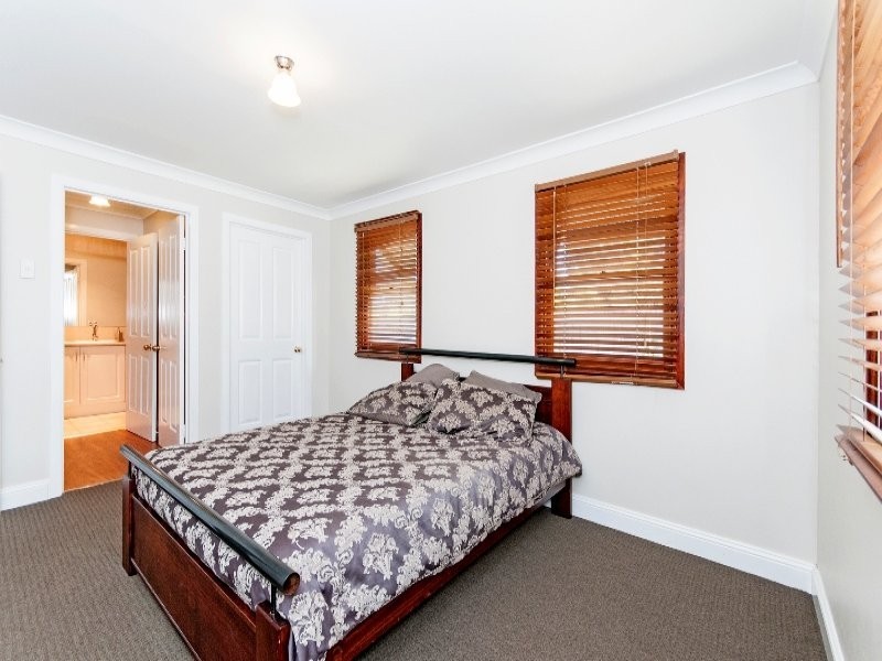 40 Greenham Street, Raceview QLD 4305