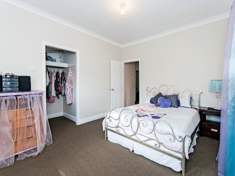 40 Greenham Street, Raceview QLD 4305