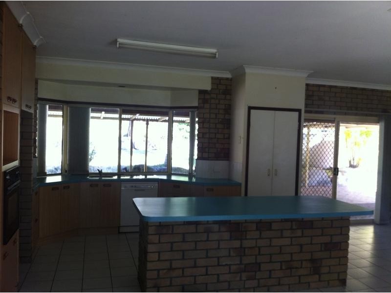 1 Kirkston Place, Pine Mountain QLD 4306