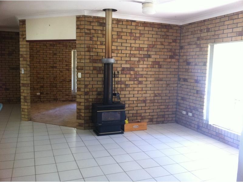 1 Kirkston Place, Pine Mountain QLD 4306