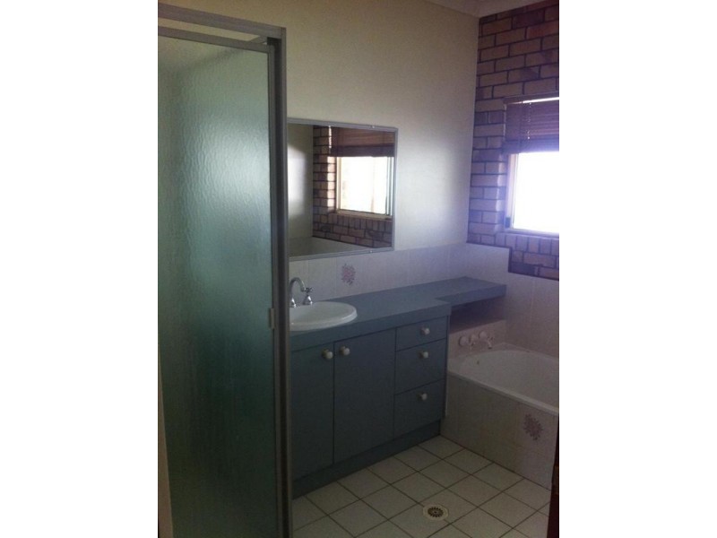 1 Kirkston Place, Pine Mountain QLD 4306