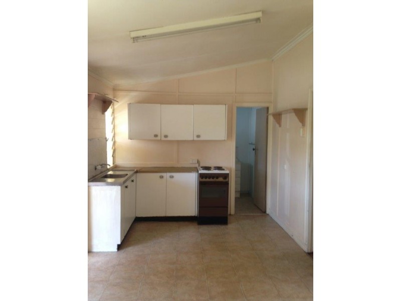 16 Salisbury Road, Ipswich QLD 4305