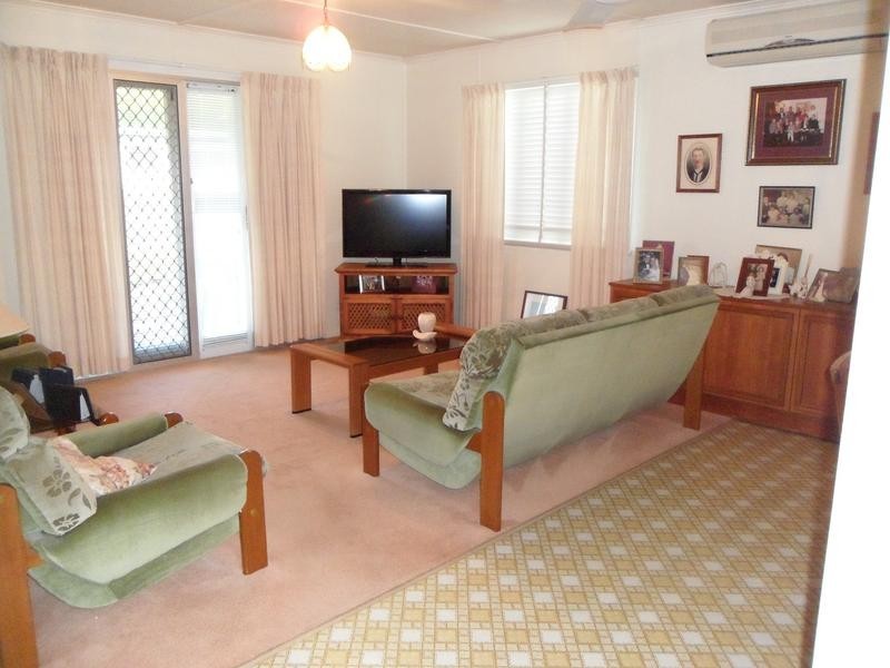 6 Phyllis Street, Eastern Heights QLD 4305