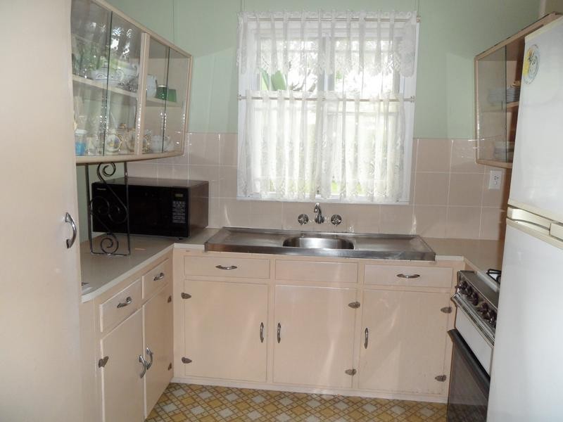 6 Phyllis Street, Eastern Heights QLD 4305