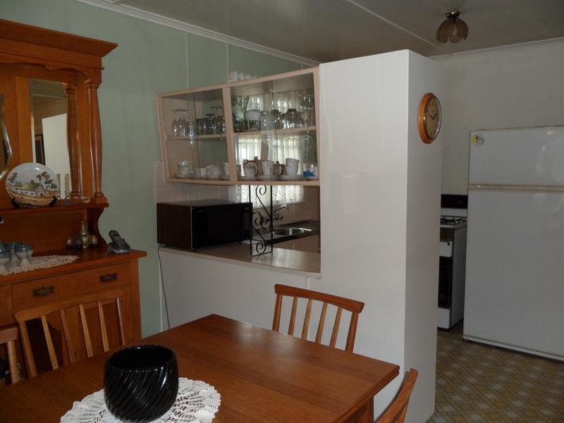 6 Phyllis Street, Eastern Heights QLD 4305