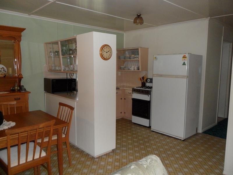 6 Phyllis Street, Eastern Heights QLD 4305