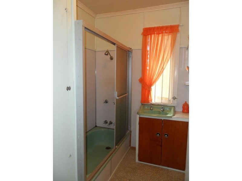 6 Phyllis Street, Eastern Heights QLD 4305