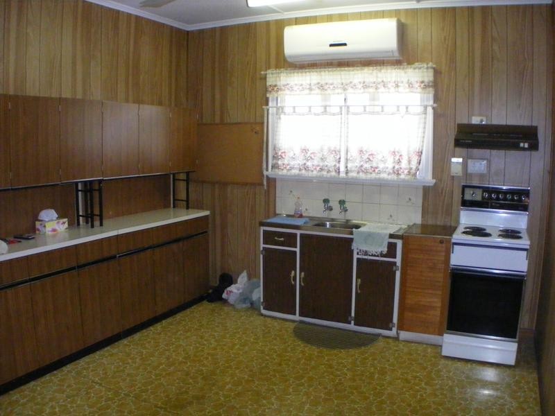 115 Blackstone Road, Silkstone QLD 4304