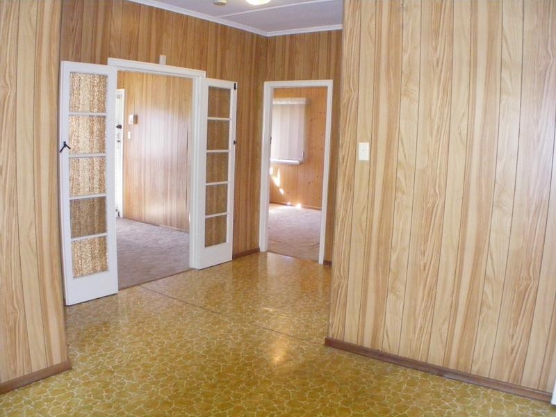 115 Blackstone Road, Silkstone QLD 4304