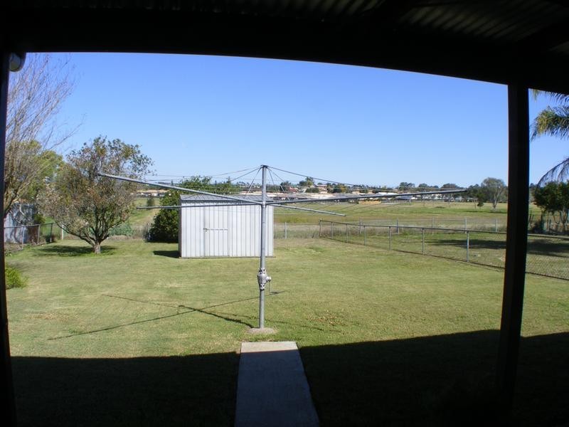 115 Blackstone Road, Silkstone QLD 4304