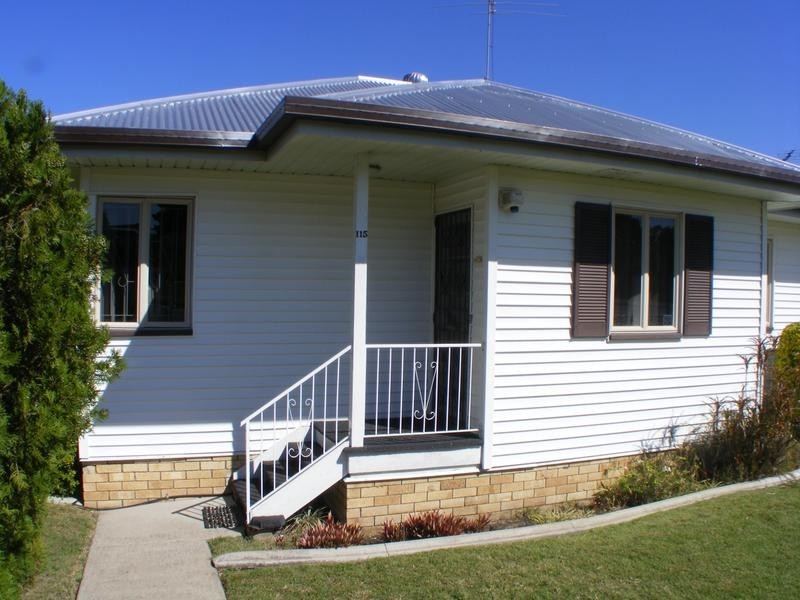 115 Blackstone Road, Silkstone QLD 4304