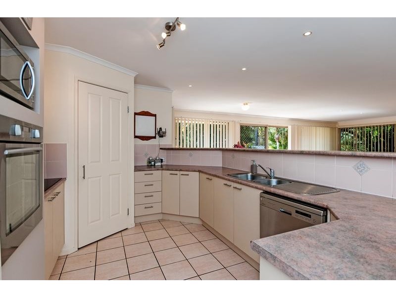 102 Jacana Crescent, Flinders View QLD 4305