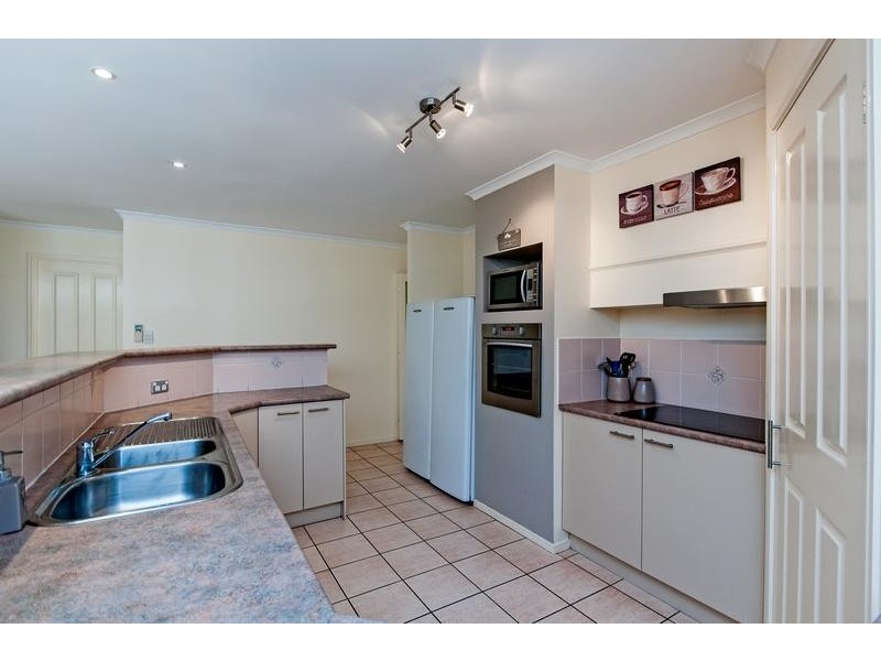 102 Jacana Crescent, Flinders View QLD 4305