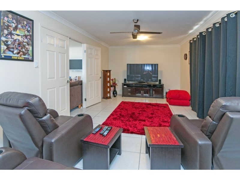 5 Falcon Court, Flinders View QLD 4305