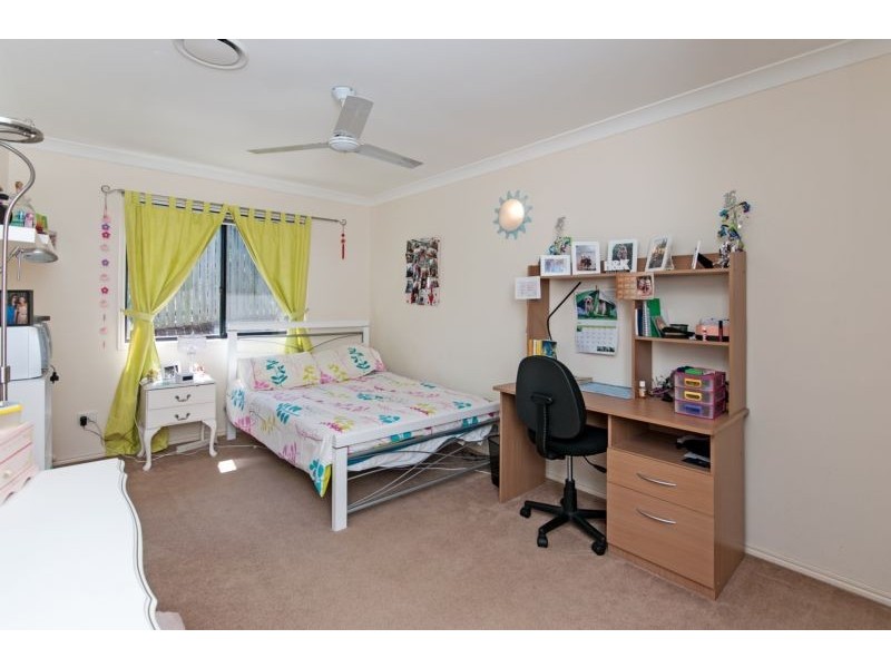 5 Falcon Court, Flinders View QLD 4305