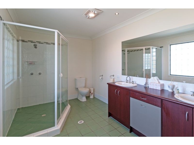 5 Falcon Court, Flinders View QLD 4305