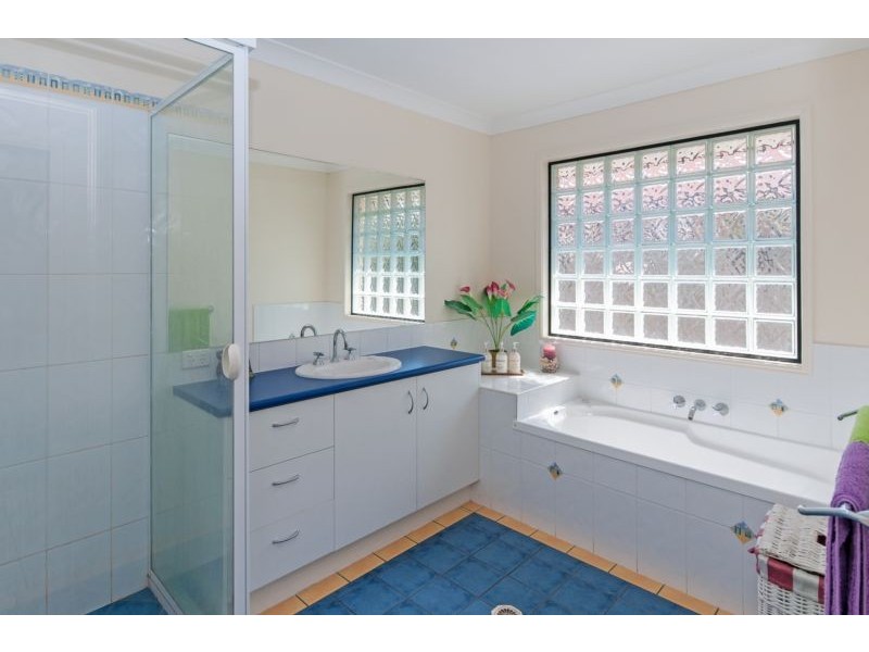 5 Falcon Court, Flinders View QLD 4305