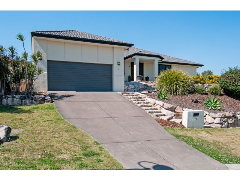 5 Falcon Court, Flinders View QLD 4305