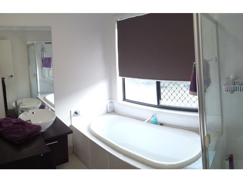 15 Kingsburgh Street, Raceview QLD 4305