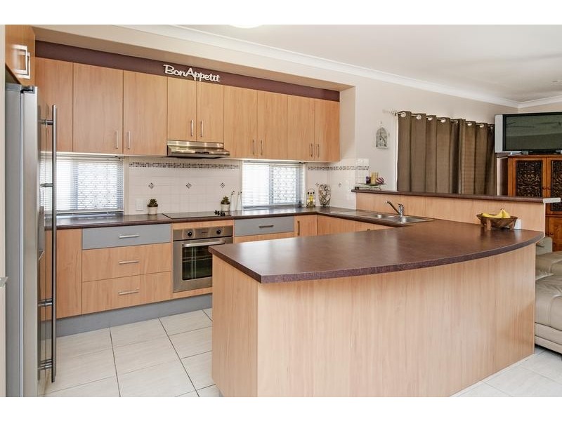 12 McQueen Court, Flinders View QLD 4305