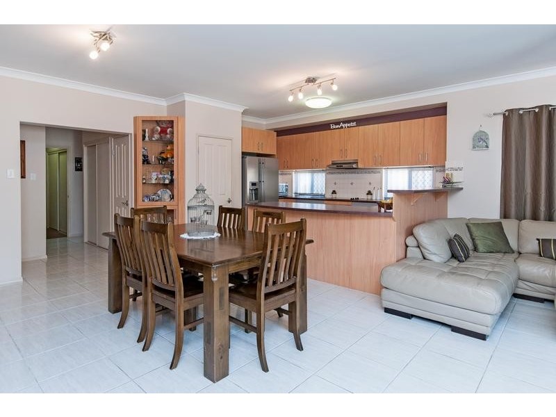 12 McQueen Court, Flinders View QLD 4305