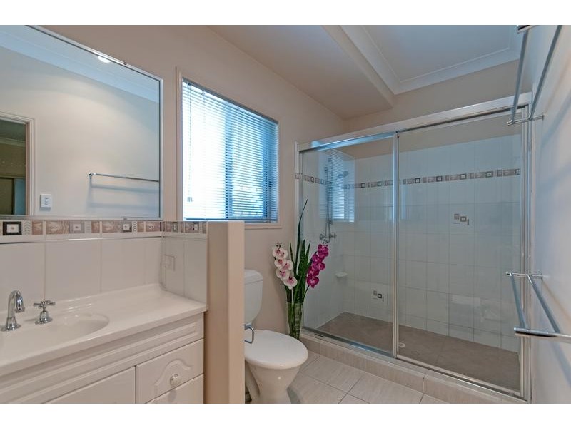 12 McQueen Court, Flinders View QLD 4305