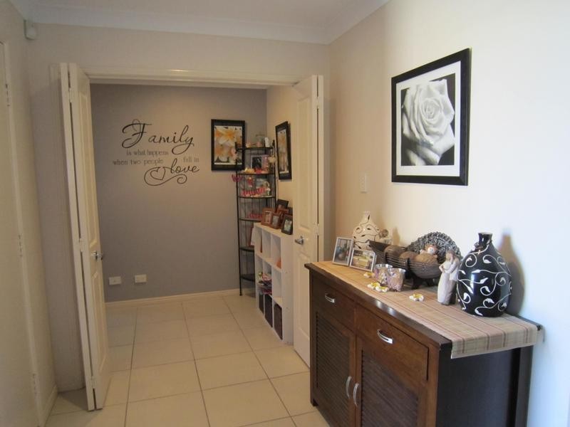 27 Benjamin Court, Yamanto QLD 4305