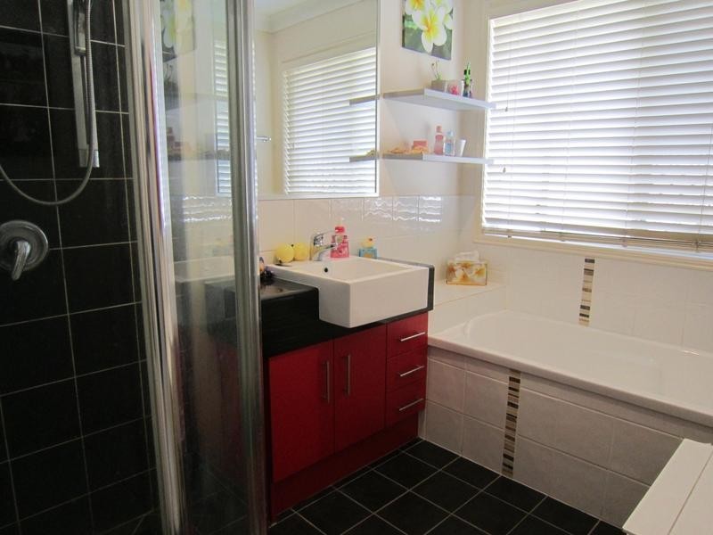 27 Benjamin Court, Yamanto QLD 4305