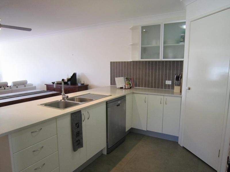 2/5 Lagoona Court, Churchill QLD 4305