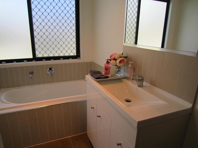 2/5 Lagoona Court, Churchill QLD 4305