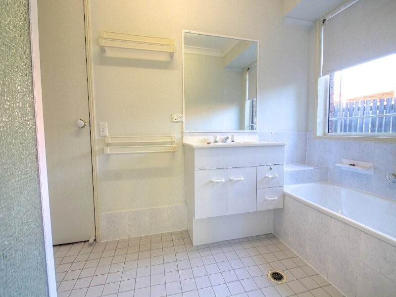 1 Jonquil Circuit, Flinders View QLD 4305