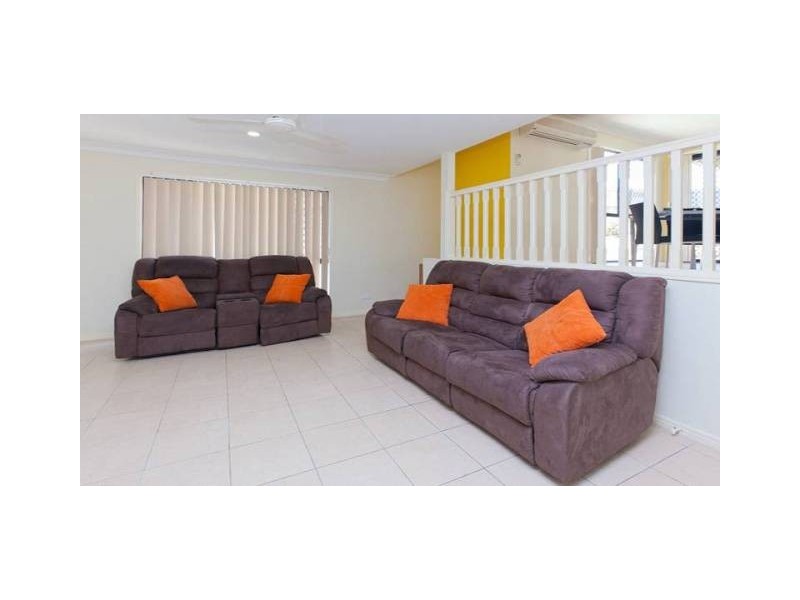 16 Creekside Drive, Springfield Lakes QLD 4300