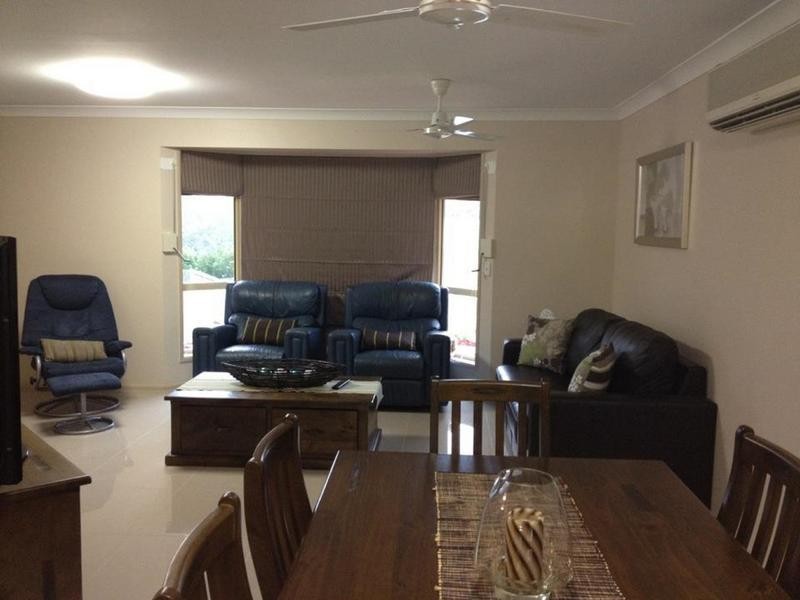 9 Oriole Close, Flinders View QLD 4305