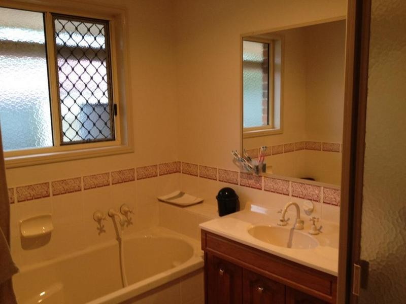 9 Oriole Close, Flinders View QLD 4305