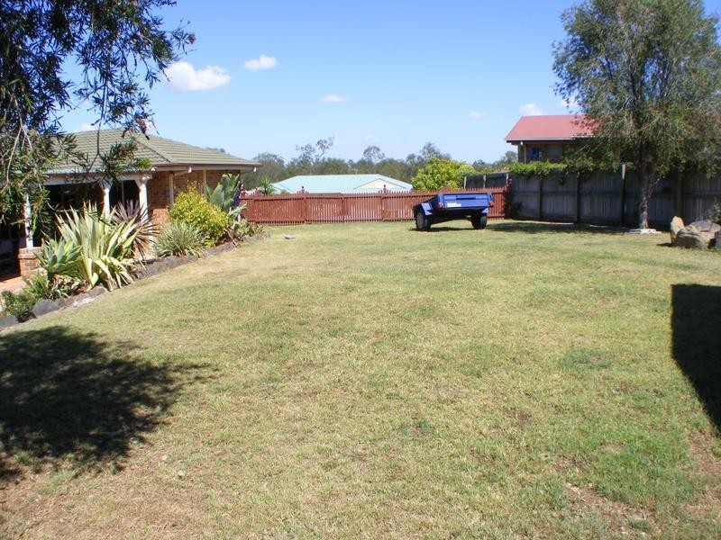9 Oriole Close, Flinders View QLD 4305
