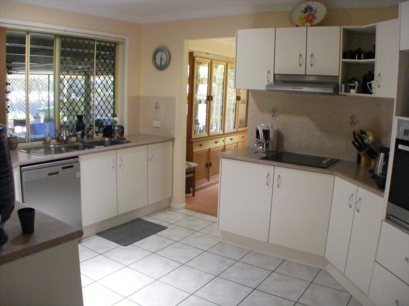 4 Flametree Close, Flinders View QLD 4305