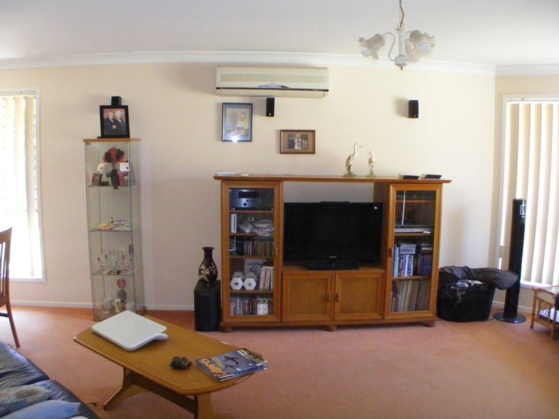 4 Flametree Close, Flinders View QLD 4305