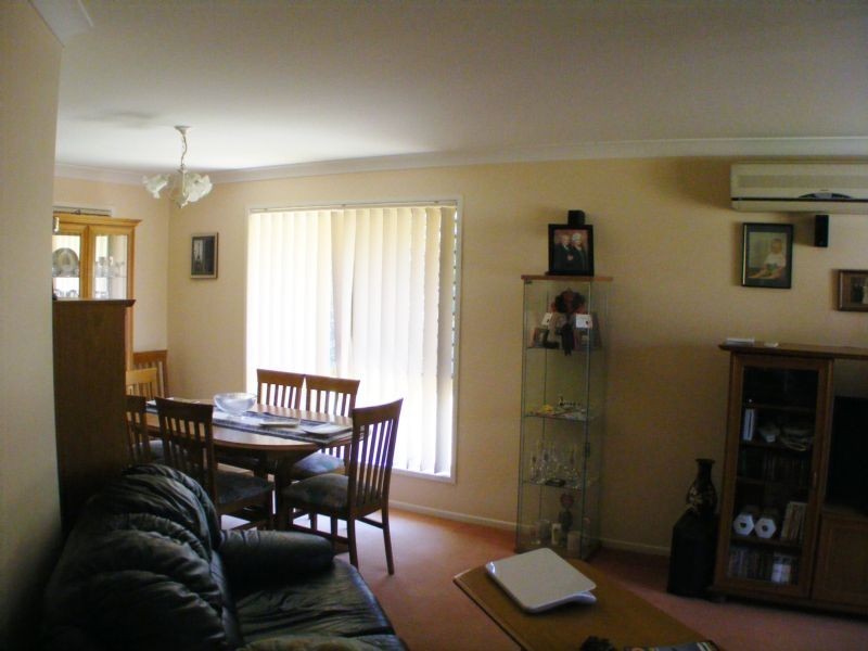 4 Flametree Close, Flinders View QLD 4305