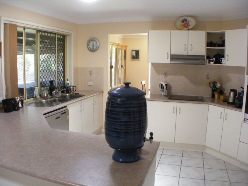 4 Flametree Close, Flinders View QLD 4305