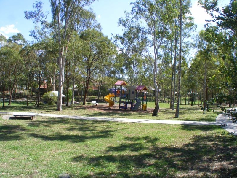 4 Flametree Close, Flinders View QLD 4305