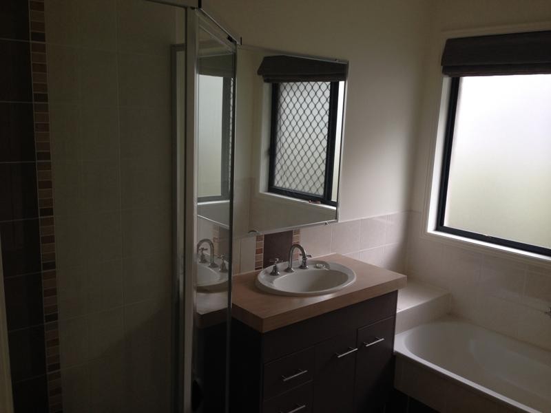 14 Den Otter Drive, Bellbird Park QLD 4300