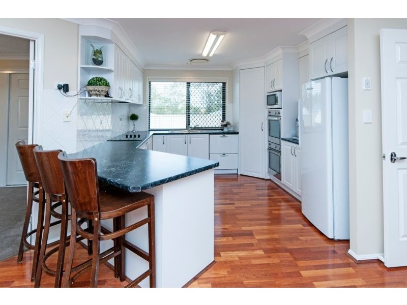 1 Yellowstone Court, Flinders View QLD 4305