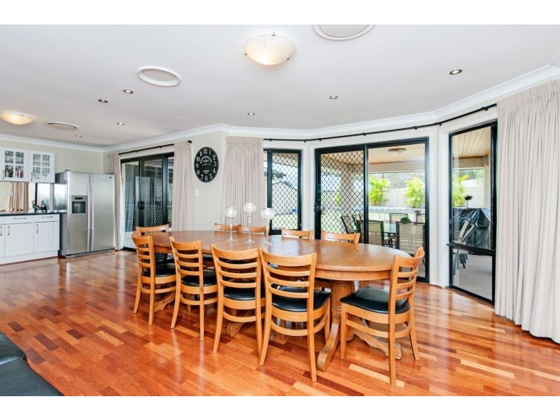 1 Yellowstone Court, Flinders View QLD 4305