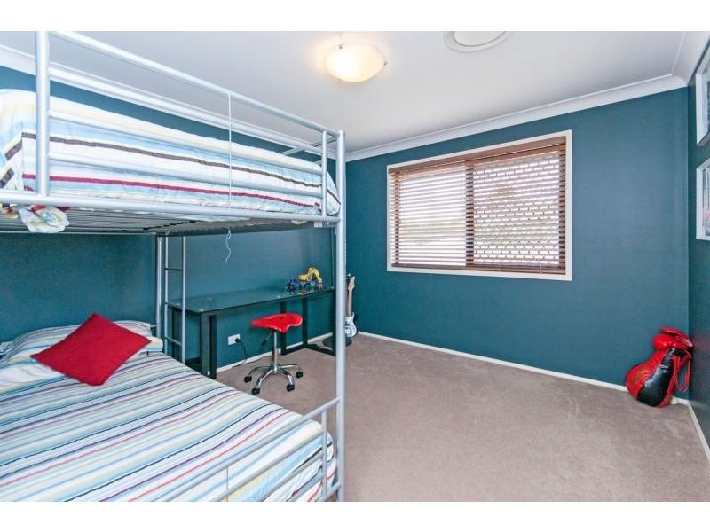 1 Yellowstone Court, Flinders View QLD 4305