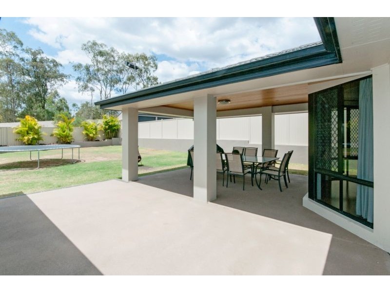 1 Yellowstone Court, Flinders View QLD 4305