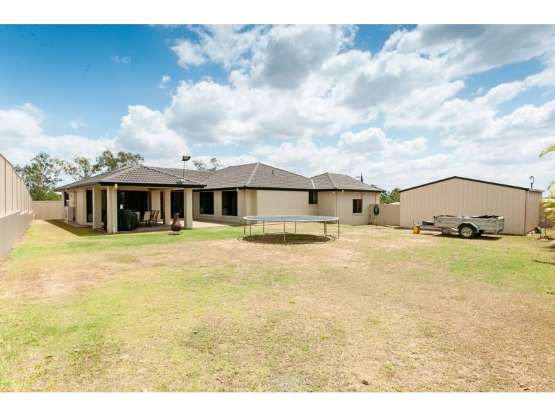1 Yellowstone Court, Flinders View QLD 4305