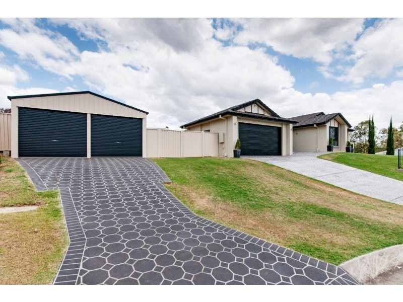 1 Yellowstone Court, Flinders View QLD 4305