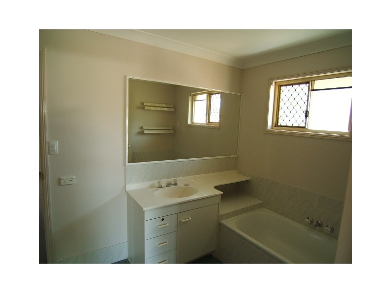 11 Eldon Place, Flinders View QLD 4305