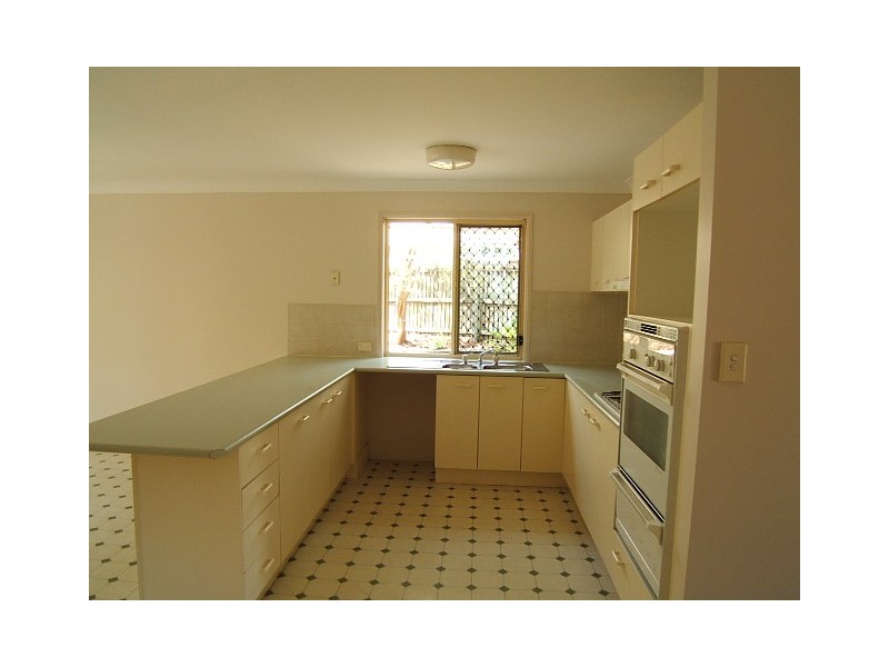 11 Eldon Place, Flinders View QLD 4305
