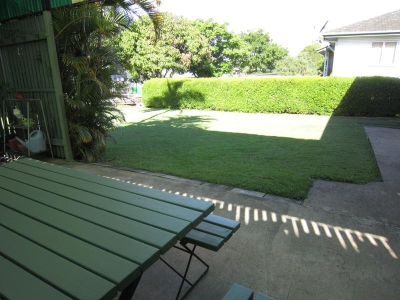 24 Robertson Road, Eastern Heights QLD 4305